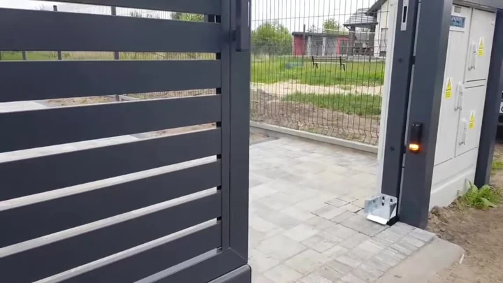 Cantilever Straight Gate Hardware installation and operation